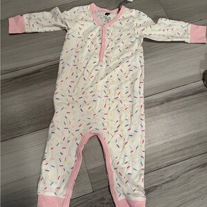 Monica and Andy 12-18 Months Organic Onesie  Romper pajama in sprinkle print